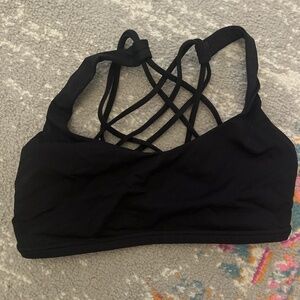 black lululemon sports bra